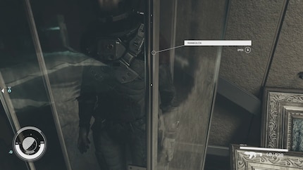 L’entrebâillement de la porte vous permet de contourner la serrure.