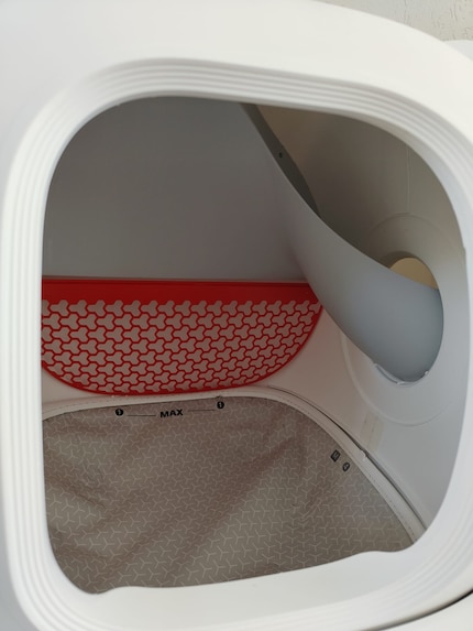 Lors du nettoyage automatique, « l’igloo » tourne. Les déchets sont ainsi évacués vers le sac poubelle. Photo : Tanja Lehmann