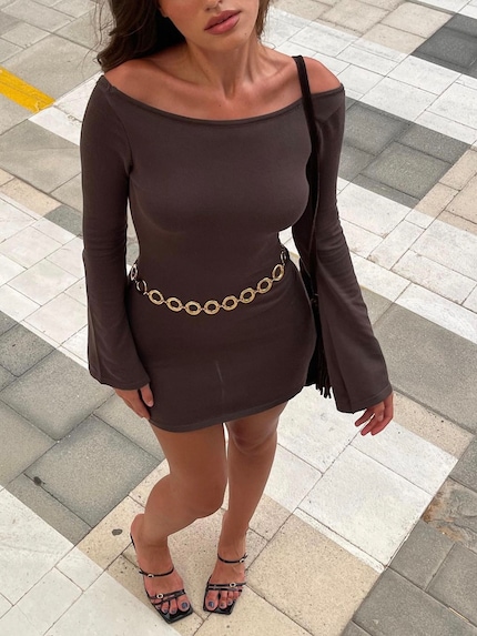 Simple Kettengürtel sind eine dezente Art, den Trend umzusetzen.