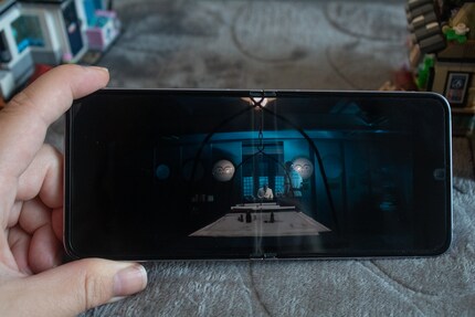 The crease in the middle bothers me when watching Netflix. I’d rather watch One Piece on a different device.