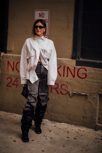 Il colletto può essere lasciato aperto o chiuso come qui.