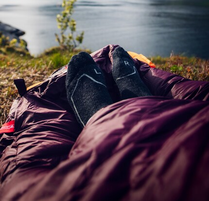 Wenn es zu warm wird, können die Füsse dank des gebogenen Reissverschlusses einfach gelüftet werden.