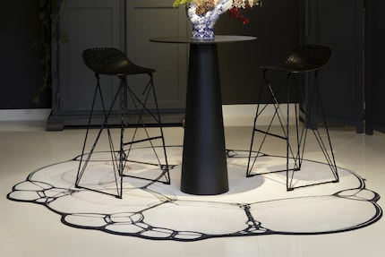 Der Teppich «Bubble» hält den Liebreiz von Seifenblasen fest und lockert dabei gleichzeitig den Raum auf.