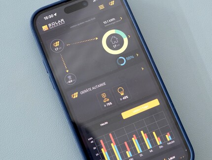 Is the PV system on the roof currently producing more electricity than we’re using? The Solar Manager app provides the data.