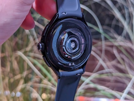 The sensors on the back of the Xiaomi Watch 2 Pro.