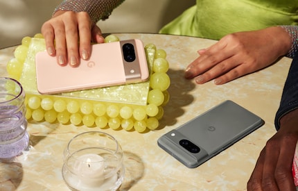 Il Google Pixel 8 è disponibile in rosa e grigio,