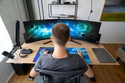 Ma table mesure 170 × 90 cm - un peu plus serait mieux.