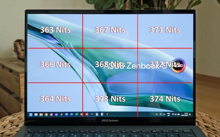 Il display offre la buona uniformità tipica degli OLED.