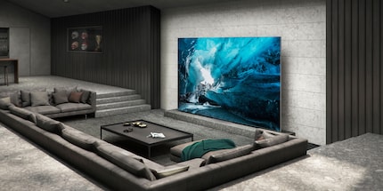 It looks stylish. But with the large screen diagonal, an 8K resolution would probably be more appropriate.