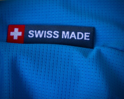 La produzione locale con tessuti provenienti dal territorio circostante è al centro della filosofia di Revario.