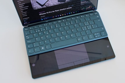 Die Tastatur lässt sich auf die obere oder untere Hälfte des Displays legen.