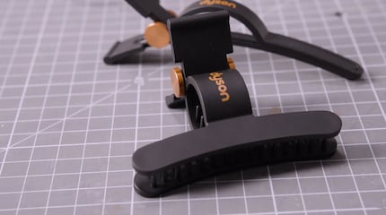 Schlankes Design, prollige Logo-Platzierung. Mir hätte der Clip ohne den Schriftzug besser gefallen.