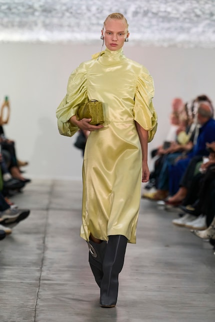 Look numéro 59 de la collection printemps 24 de Jil Sander.