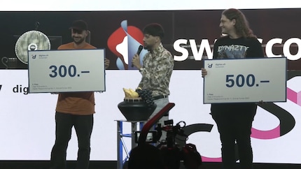 Frozen receives a Digitec voucher worth CHF 500 for first place. Celior can go home with a Digitec voucher worth CHF 300.