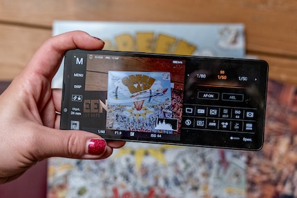 The camera app is the same as in Sony's flagship smartphone and offers plenty of settings for photos and videos.