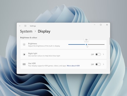 Le curseur de luminosité de Windows affiche une valeur de 0 à 100 sans « % ». Pourtant, Microsoft parle explicitement de pourcentages dans les conseils d’utilisation.