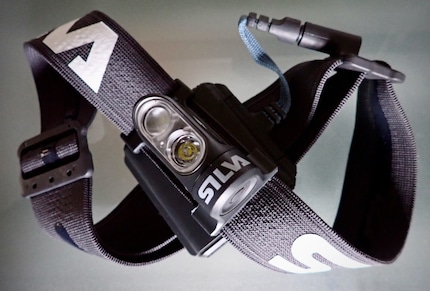 Thanks to its two light cones and low weight, Silva’s Trailrunner Free H head torch lights its surroundings well and is comfortable to wear.