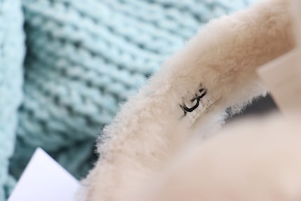 Im Reif versteckt sich ein Logo.