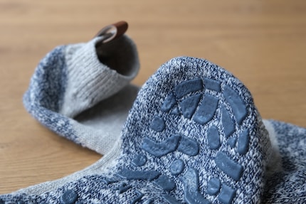 Les picots sont imprimés et assurent une bonne adhérence sur les dalles et le parquet.