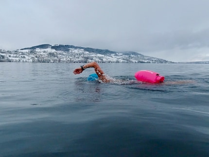 Con la boa da nuoto sono visibile durante la nuotata e posso usarla per restare a galla, in caso di necessità.