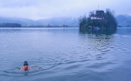 Per una maggiore sicurezza immergersi in acqua con cautela e prestando attenzione alla respirazione.