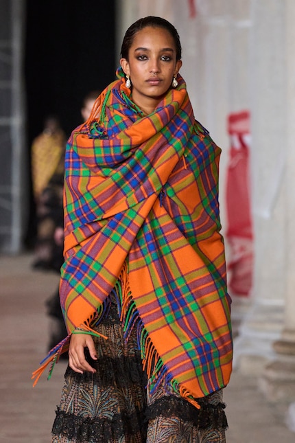 ... o annodata trasversalmente come da Etro.