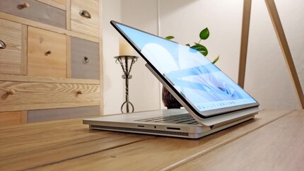 In addition to the three modes laptop, stage and tablet, there's also this fourth mode, which I like to use for watching films.