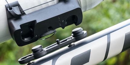 This is how the bottle is attached to the holder.