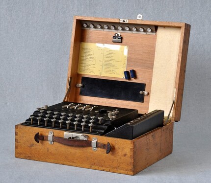 Unter anderem am Festival zu sehen: die bekannteste historische Chiffriermaschine Enigma.