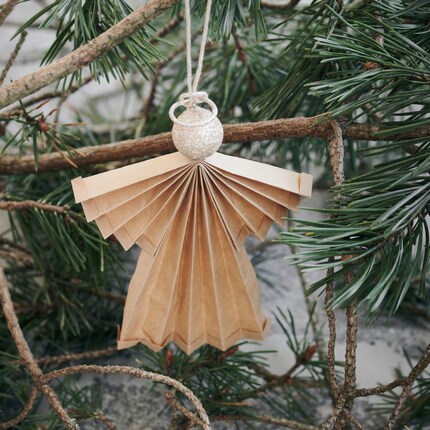 This pleated cherub will find its place on every tree.