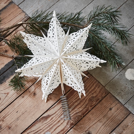 These filigree cut-outs enhance the effect of lightness.