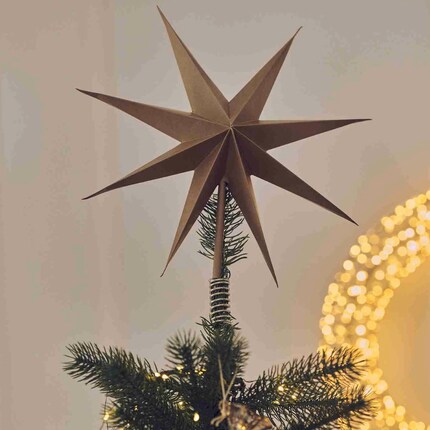 The paper stars stay straight.