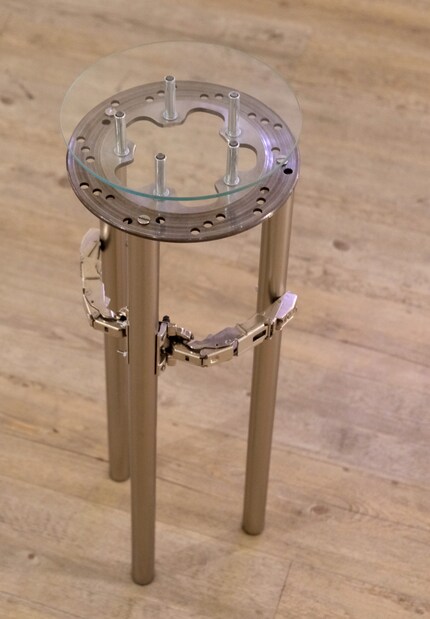 «Semi-made» würdigt die ästhetischen Qualitäten von Industriekomponenten.