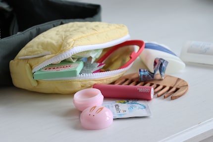 Sieht chaotisch aus, hat aber System: mein «Immer-dabei-Necessaire».