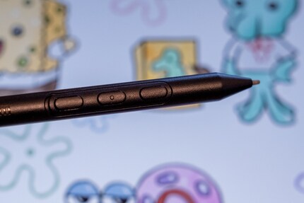 Le stylet peut être personnalisé avec des poids et des accessoires.