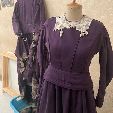 Con attenzione ai dettagli (e alla sporcizia), Schmid ha creato look su look.