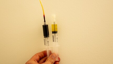 Le plasma transparent à droite, le reste à gauche.