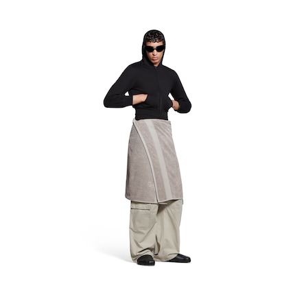 Das ist er, der jetzt schon berühmte «Towel Skirt».