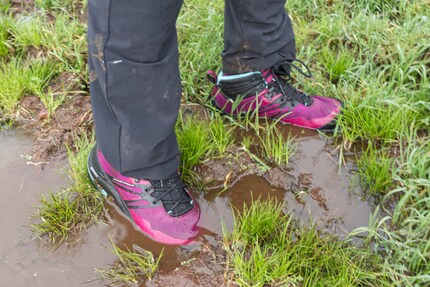 Prova di forza: piedi asciutti anche dopo la palude.