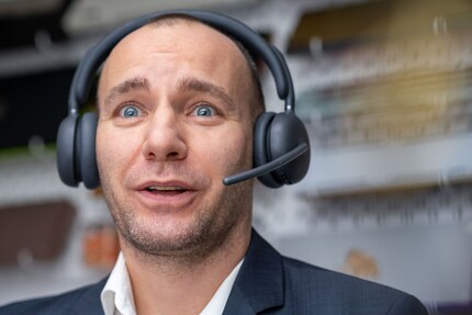 Ici, mon micro est à gauche, mais je pourrais tout aussi bien le placer à droite et continuer à bénéficier d’un stéréo correct.