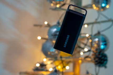 Grazie all'occhiello, è possibile appendere il T5 Evo all'albero di Natale. O fissare al portachiavi, come preferisci.