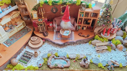 A living room within a living room: Gnome Inception.