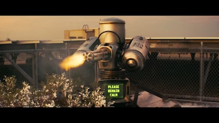 The bitter «Fallout» humour is not neglected in the trailer either. Here in the form of an automatic machine gun that begs its victims to stay calm.
