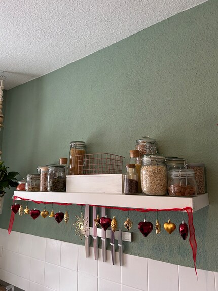 Create a hanging line with wire.