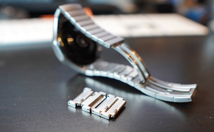 De schakels van het horlogebandje kunnen gemakkelijk zonder gereedschap worden verwijderd en toegevoegd.