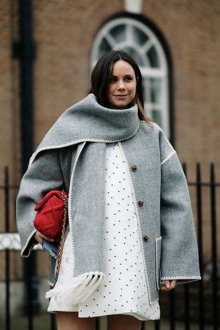 Le célèbre scoat de Totême en gris.