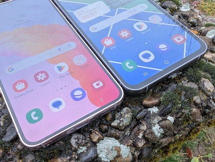 The black borders around the S23 FE's screen are quite thick.