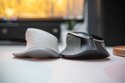 Die Logitech MX Master 3 ist deutlich höher als die Cherry MW 8C Ergo.