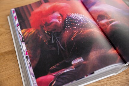 Punks in de Londense King's Cross pub, 1987. Foto door Gavin Watson uit het boek «History of fashion from the 18th to the 20th century».