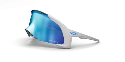 The Oakley «Flex Scape» here with temple and Prizm Snow Sapphire lens.